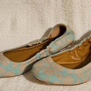 Size:6 Coach Aly Tan and Mint green signature C logo